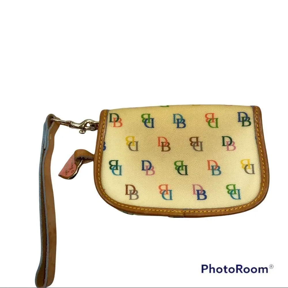 Vintage Logo Dooney And Bourke Wallet‎ Wristlet in Fantastic Condition